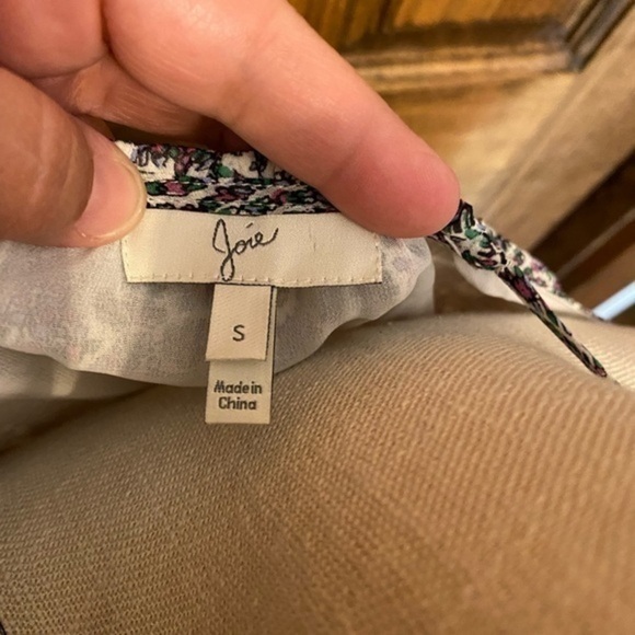 Joie Floral Sleevless 100% silk Top Size Small. - Picture 5 of 6